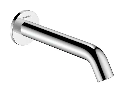 Wannenarmatur aus verchromtem Metall, mit abgerundetem Auslauf. Die Marke Hansgrohe ist am Wandanschluss sichtbar.